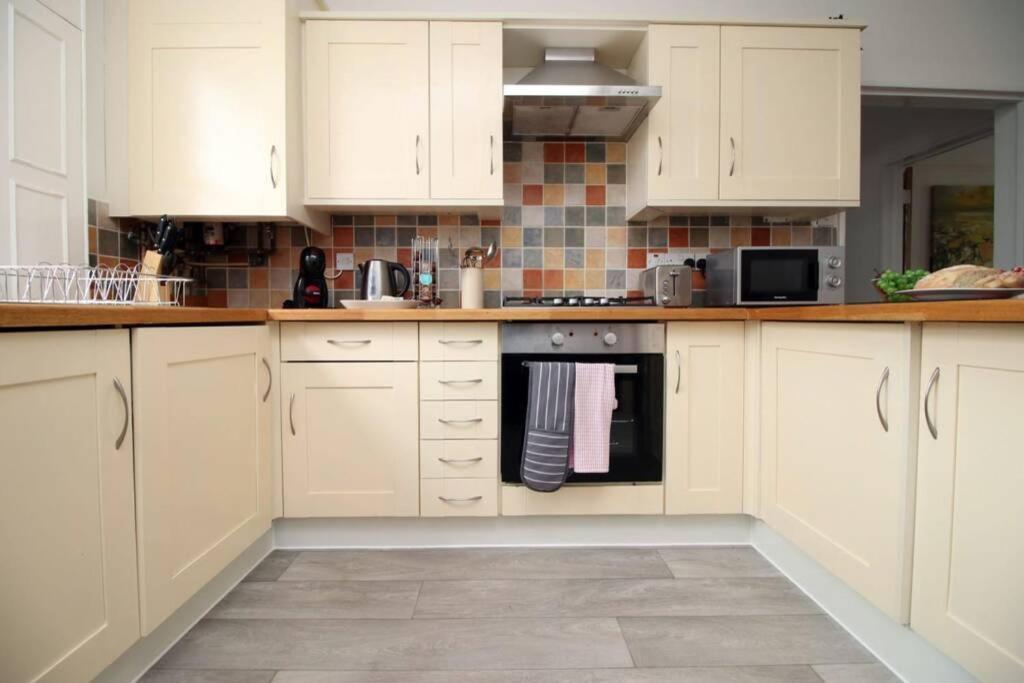 Spacious Georgian 3Bedroom Apartment- 10 Minute Walk To The River Avon, Roman Baths And Bath Abbey Μπαθ Εξωτερικό φωτογραφία